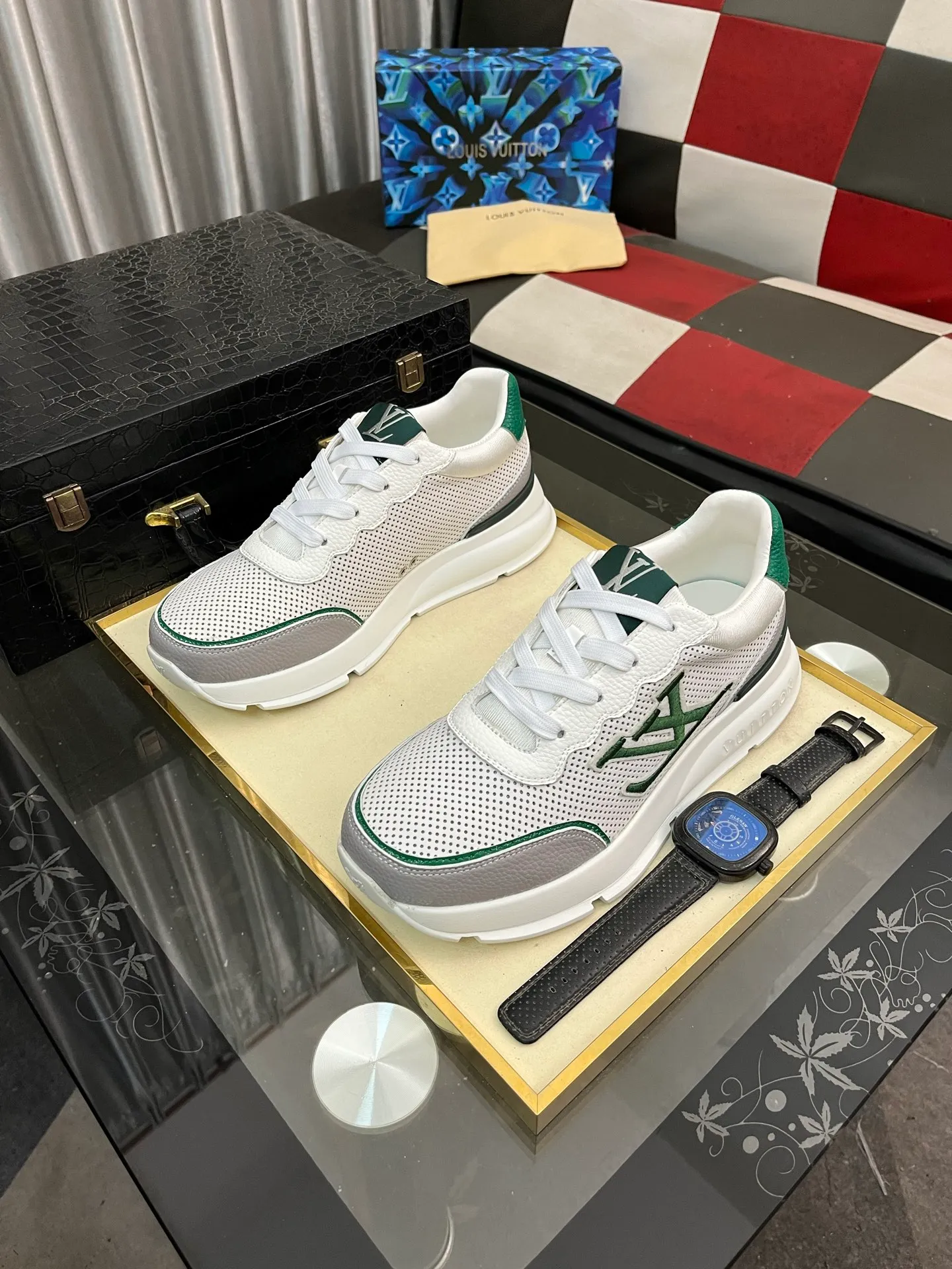 Men's shoes 💰440⌚️⌚️【LOUlS VUlTTON】Louis Vuitton ~ unique and casual style. LV counter purchasing 🏃casual shoes😍😍 are on sale at the men's counter at the same time. Italian imported brands select top-layer Italian cowhide. 🐑Sheepskin lining (refuses to discolor and rub feet) Sole: Original sole specially provided by the original factory 🎬Better in kind Code number: 38-446⃣️Color selection